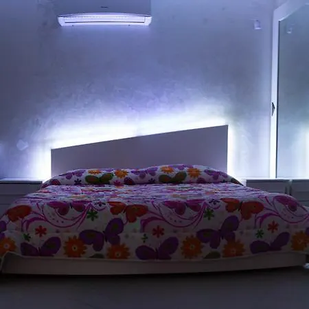 D&g Airport Bed & Breakfast *