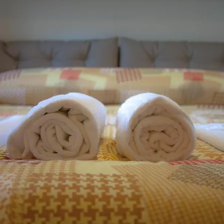 D&g Airport Bed & Breakfast